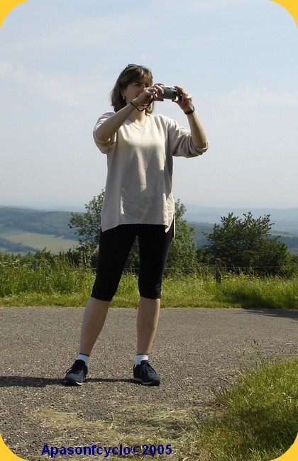 Lolo, photographe du cliché ci-dessus et Ange-gardien du peloton avec René le motard.