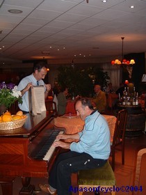 Deux pianistes en duel