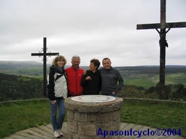Autour de la table d'orientation : Lolo, Jacky, Claudette et Thierry.