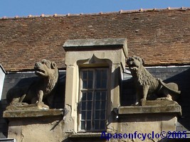 Sculptures en facade