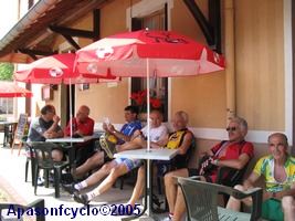 pause en terrasse pour le café/thé d'après déjeuner