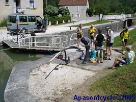 Pique-nique à l'écluse de Pont de Pany