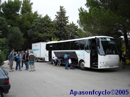 le bus au départ, et sa remorque