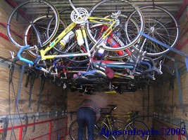 L'intérieur de la remorque à vélos