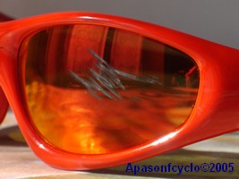 rayures profondes sur le verre gauche
