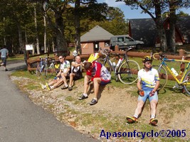 une autre partie du peloton au col de Baguargui