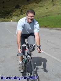 Michel sur un vélo