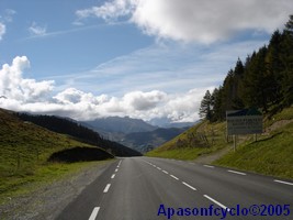 route traversant les Pyrénées