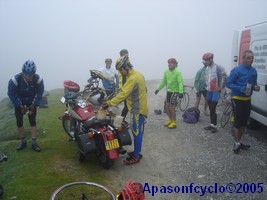 au sommet dans la brume