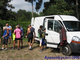 groupe autour du pique-nique