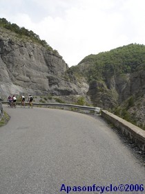 petite route sinueuse